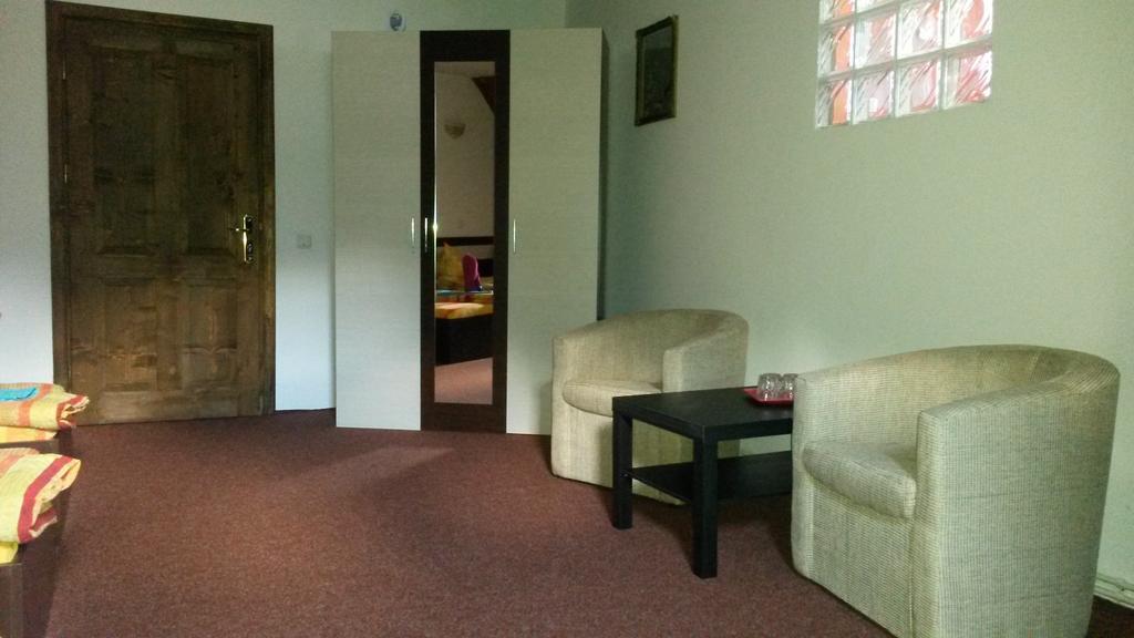 Casa Frasin Hotel Buşteni Kamer foto
