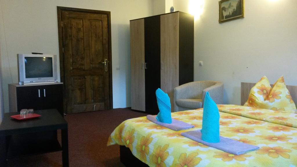 Casa Frasin Hotel Buşteni Kamer foto