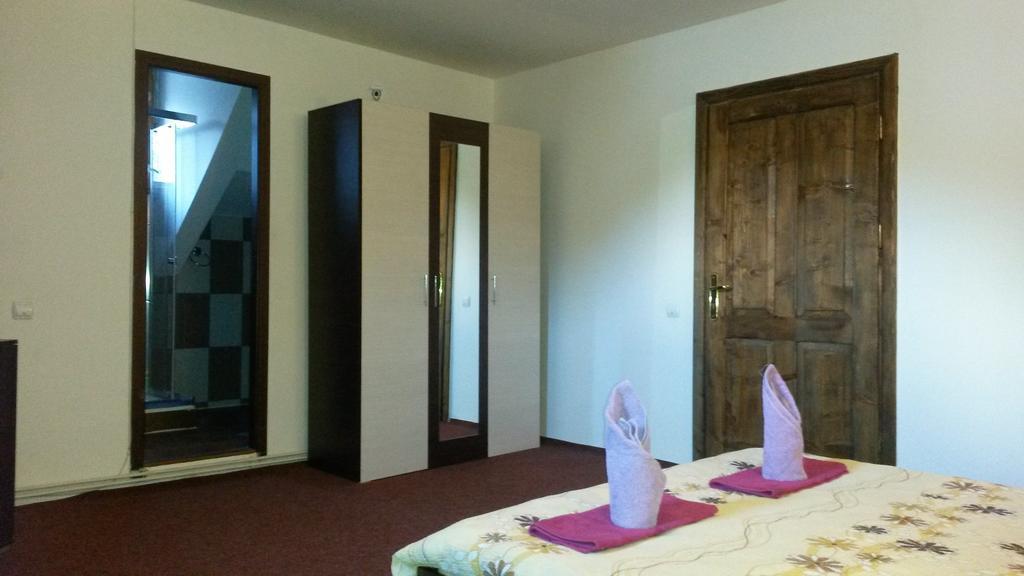 Casa Frasin Hotel Buşteni Kamer foto