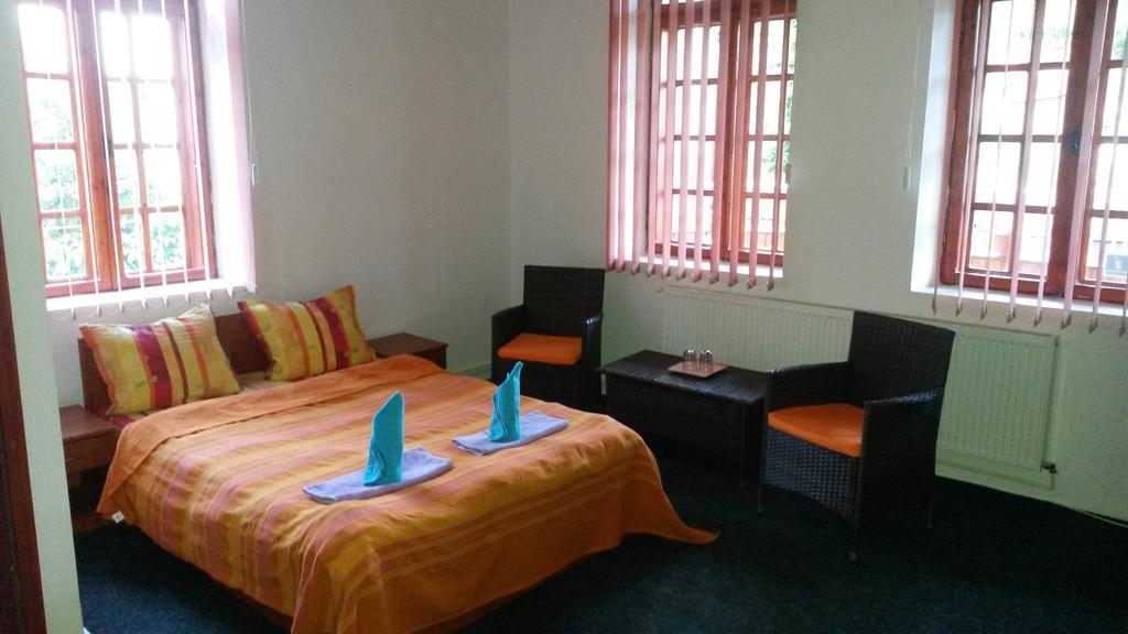 Casa Frasin Hotel Buşteni Kamer foto